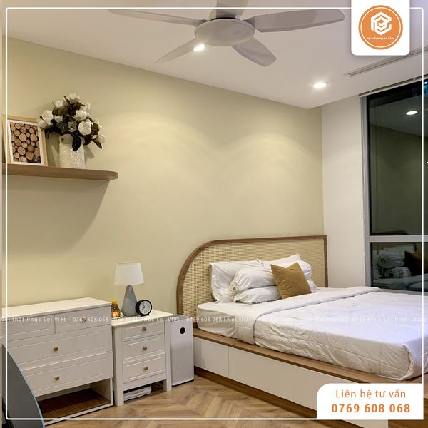 Phòng ngủ căn hộ 110m2 với nội thất đơn giản và sang trọng